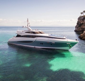 Boat charter BENITA BLUE offers last minute Balearic escape