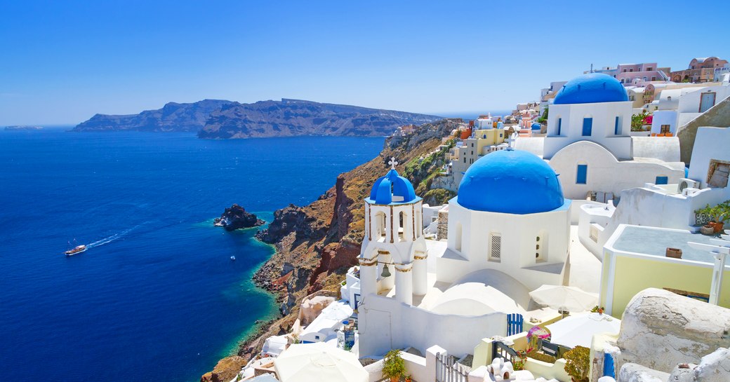 Beautiful Oia town in Santorini, Greece