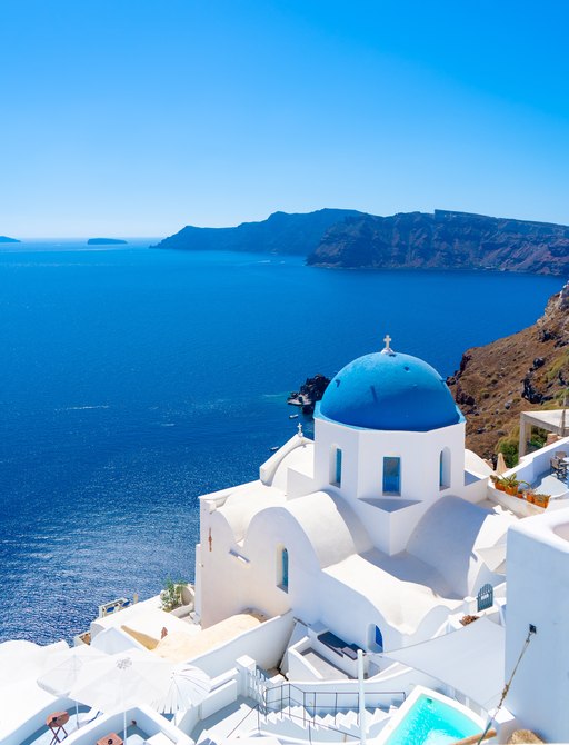 Beautiful Oia town in Santorini, Greece