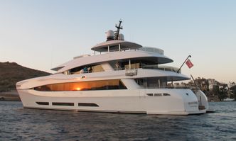 Shu U Rite yacht charter Curvelle Motor Yacht